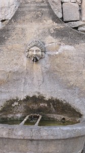 Here is a fountain in Pernes-les-fontaines, toning happily all day!